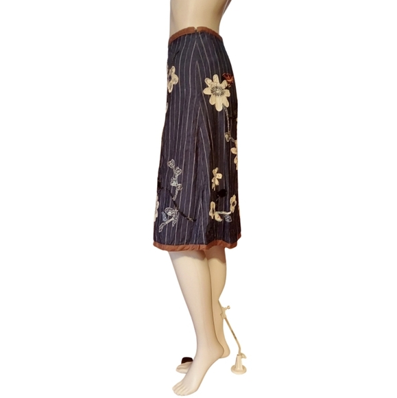 Boden Striped Floral Applique Linen Pencil Skirt - Picture 6 of 16